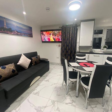 The Royal Boutique Oxford Lodge By London Sleep 6 Hayes  Dış mekan fotoğraf
