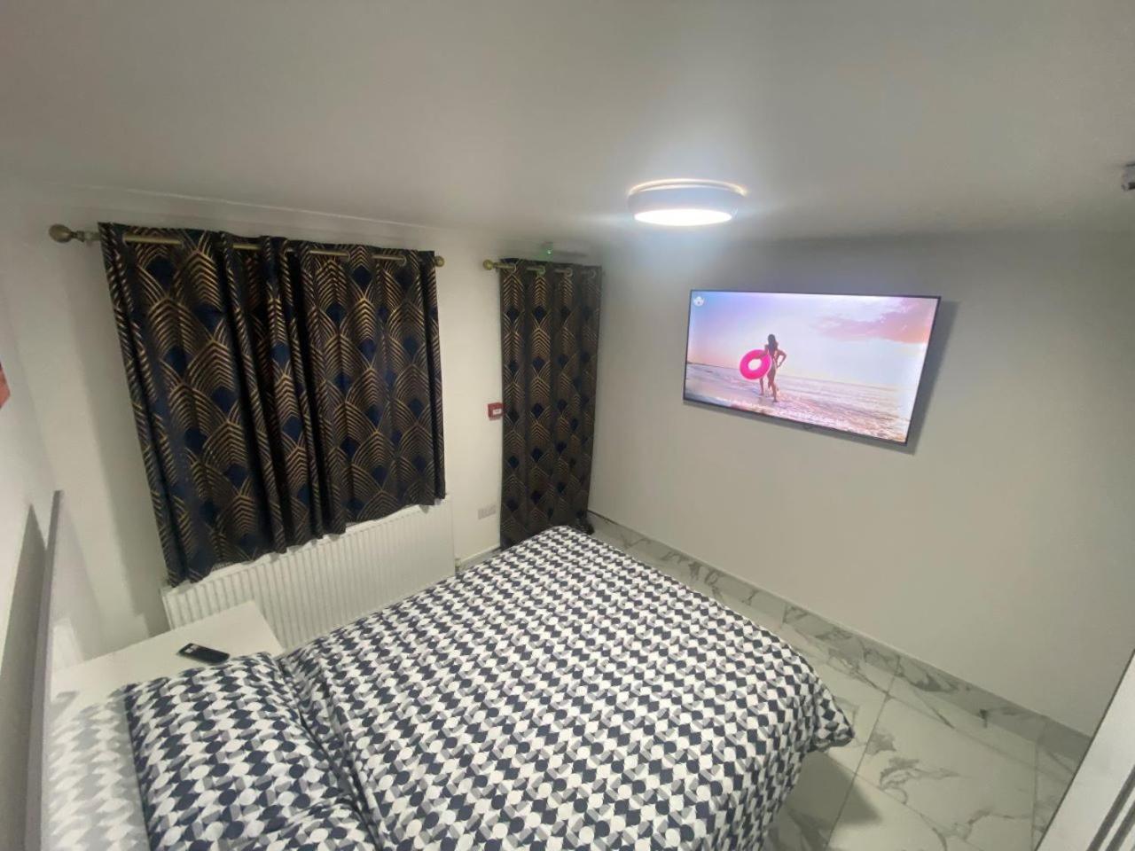 The Royal Boutique Oxford Lodge By London Sleep 6 Hayes  Dış mekan fotoğraf