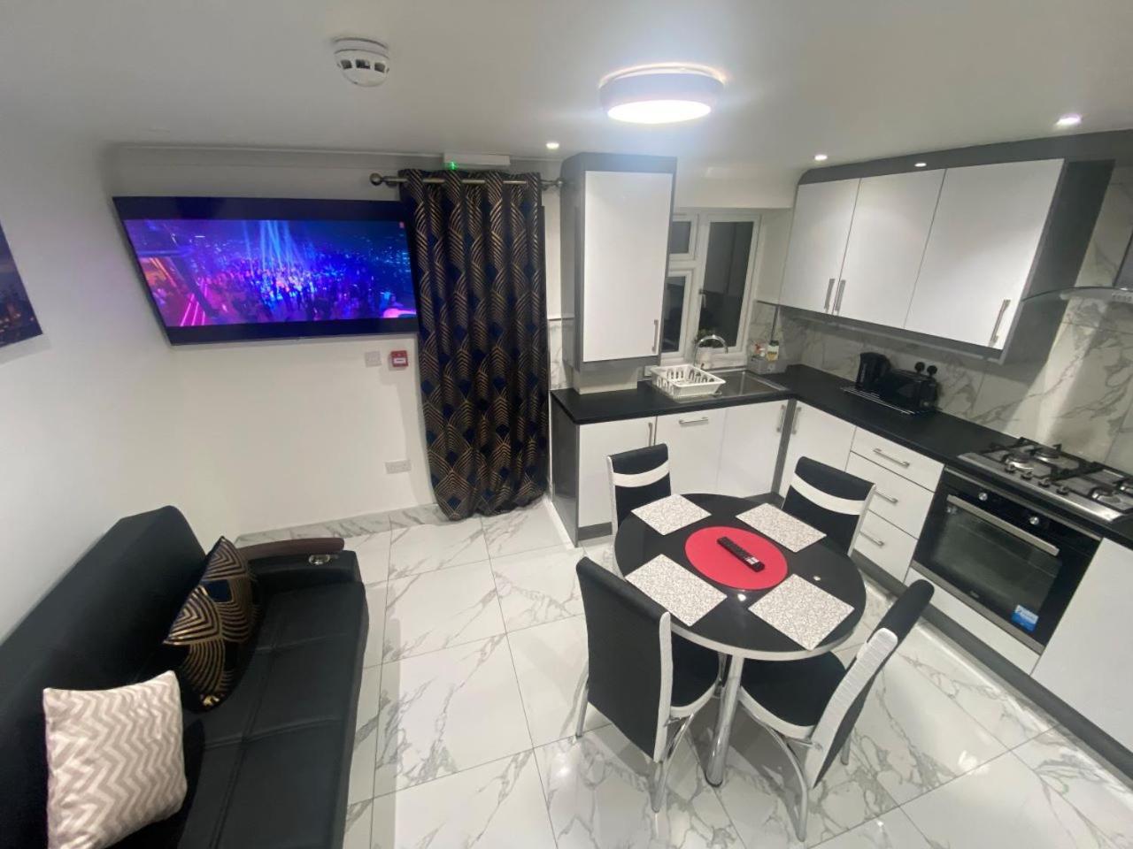 The Royal Boutique Oxford Lodge By London Sleep 6 Hayes  Dış mekan fotoğraf