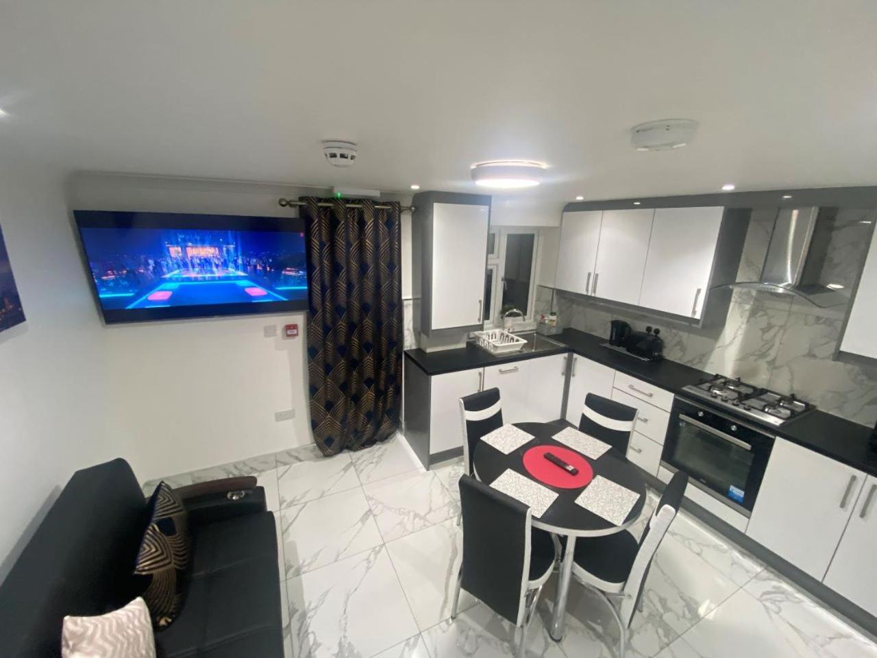 The Royal Boutique Oxford Lodge By London Sleep 6 Hayes  Dış mekan fotoğraf